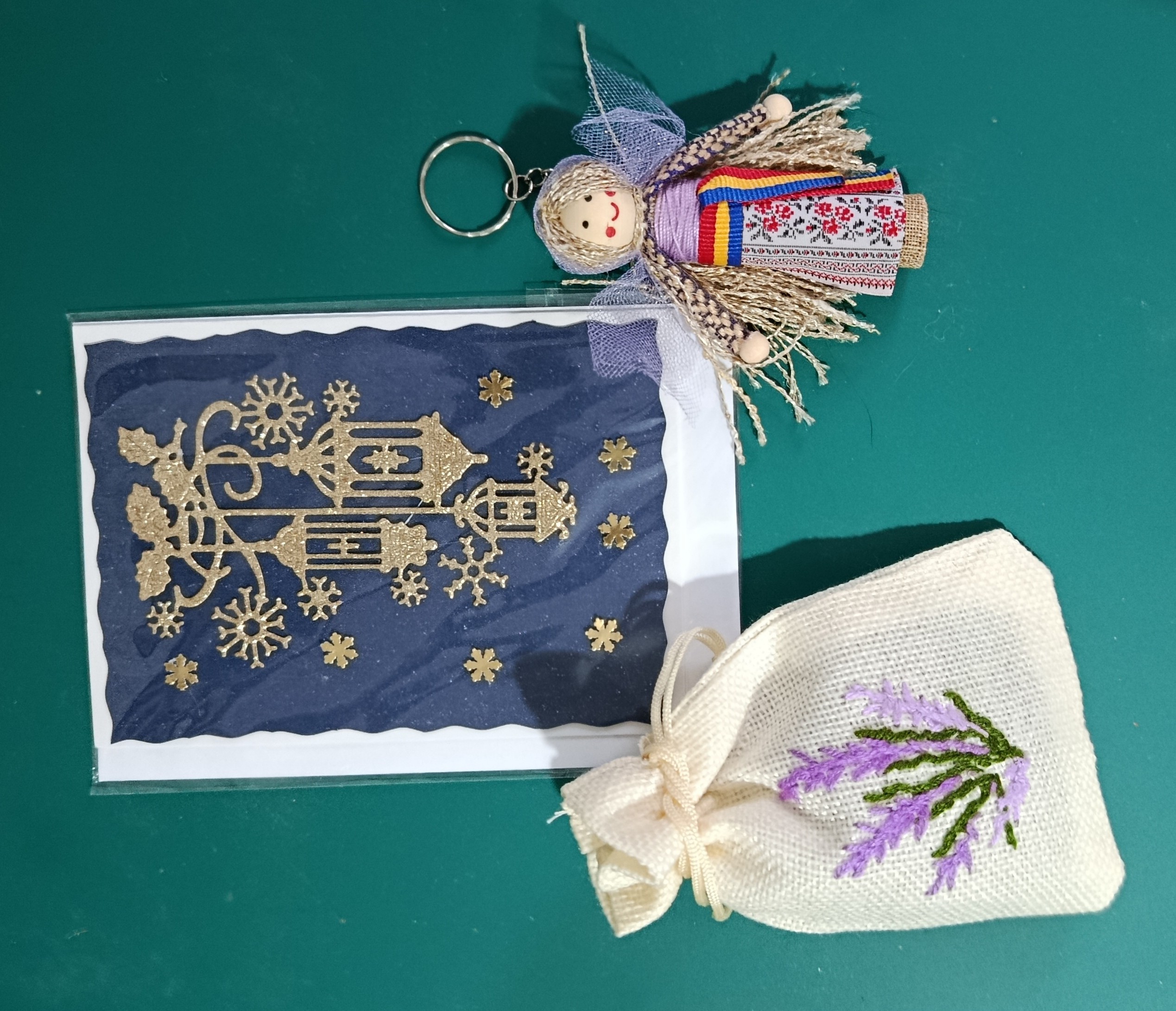 Set punguță, păpușă si felicitare